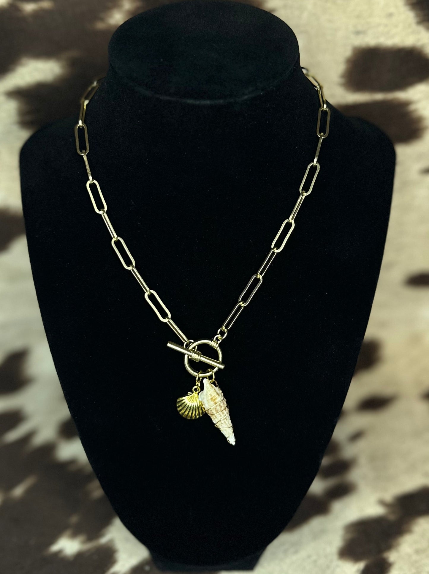 Sandy kisses necklace