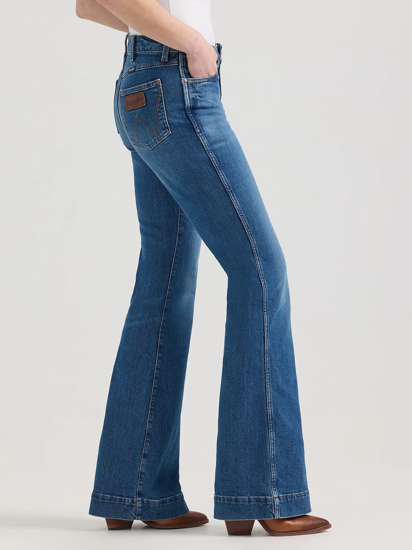 Wrangler Retro® Bailey High Rise Trouser Jean-Bessie