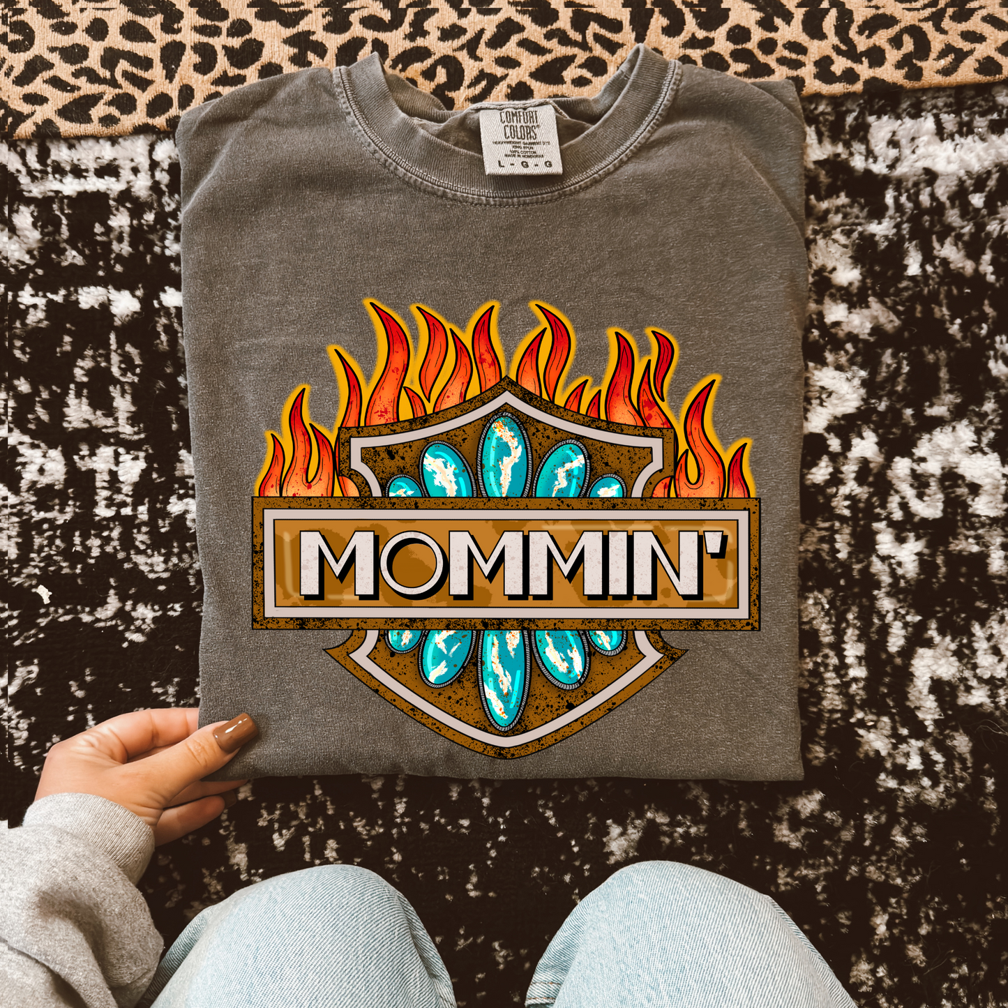 Mommin Tee