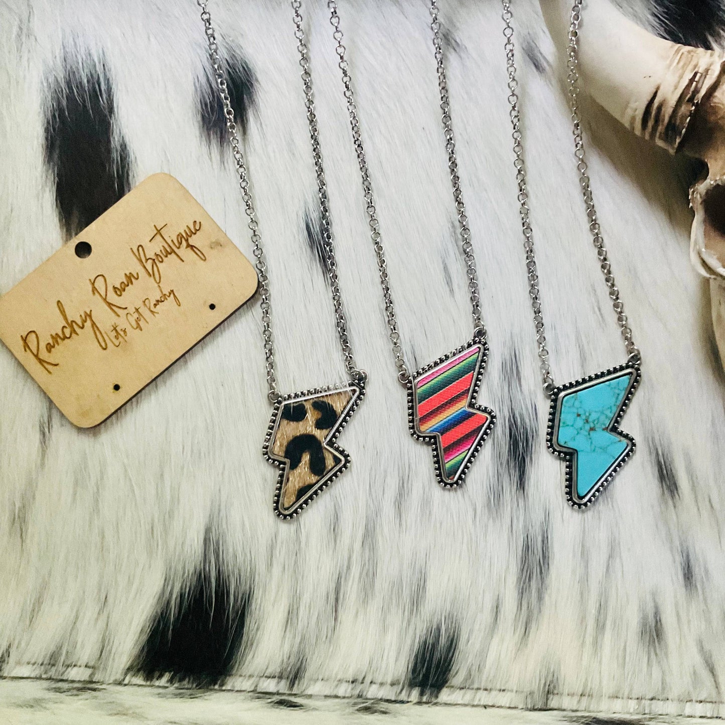 Patterned Lightning Design Turquoise Necklace Set