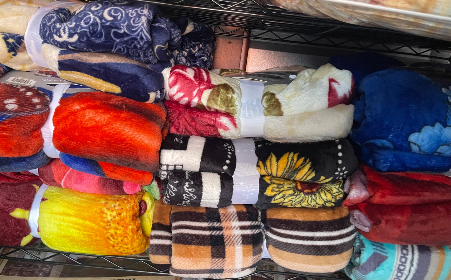 Case of Qty 5 Throw Blankets Random Assortment