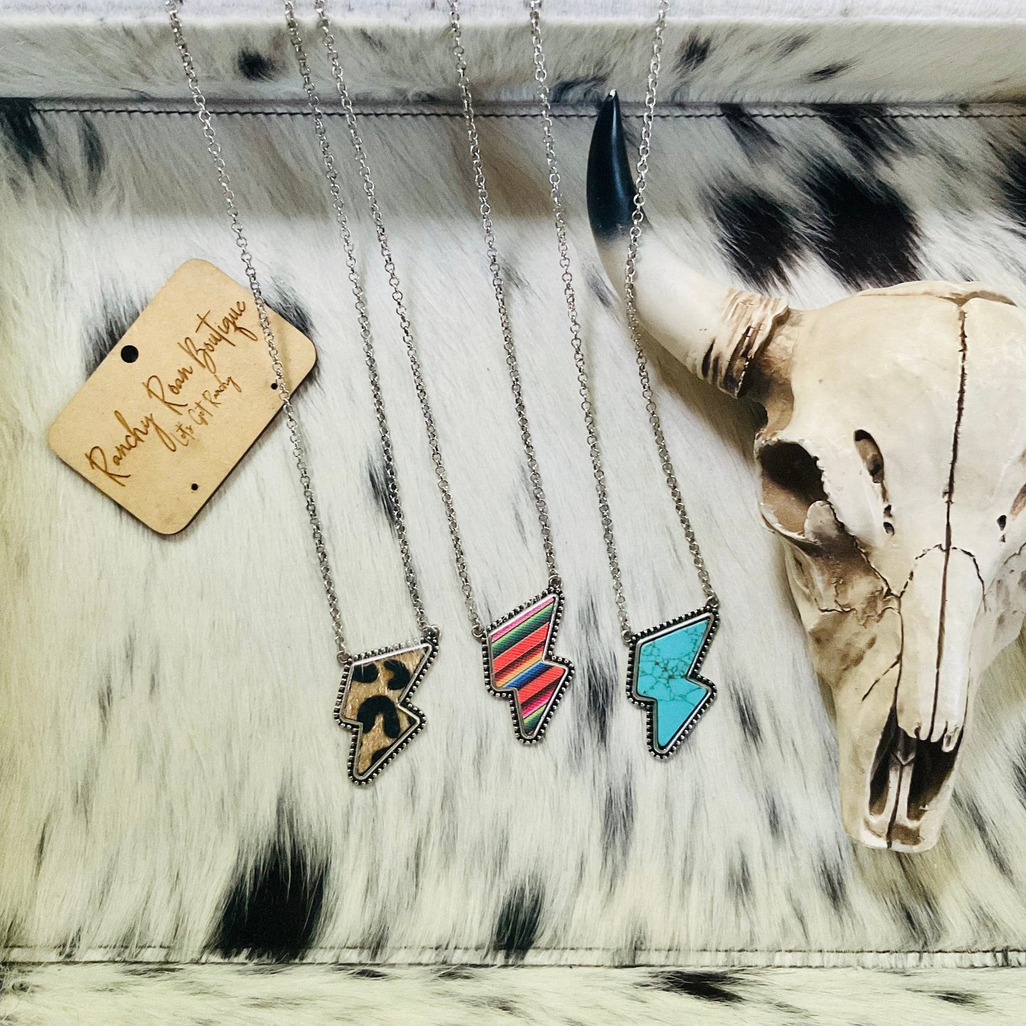 Patterned Lightning Design Turquoise Necklace Set