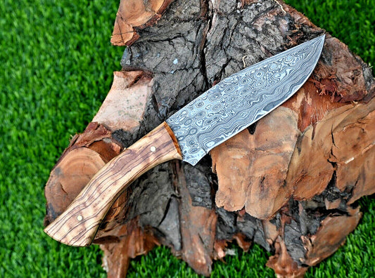 Exquisite 10-Inch Damascus Steel Hunting Knife with Rosewood Handle & Leather Sheath – Ideal Gift for Outdoorsmen