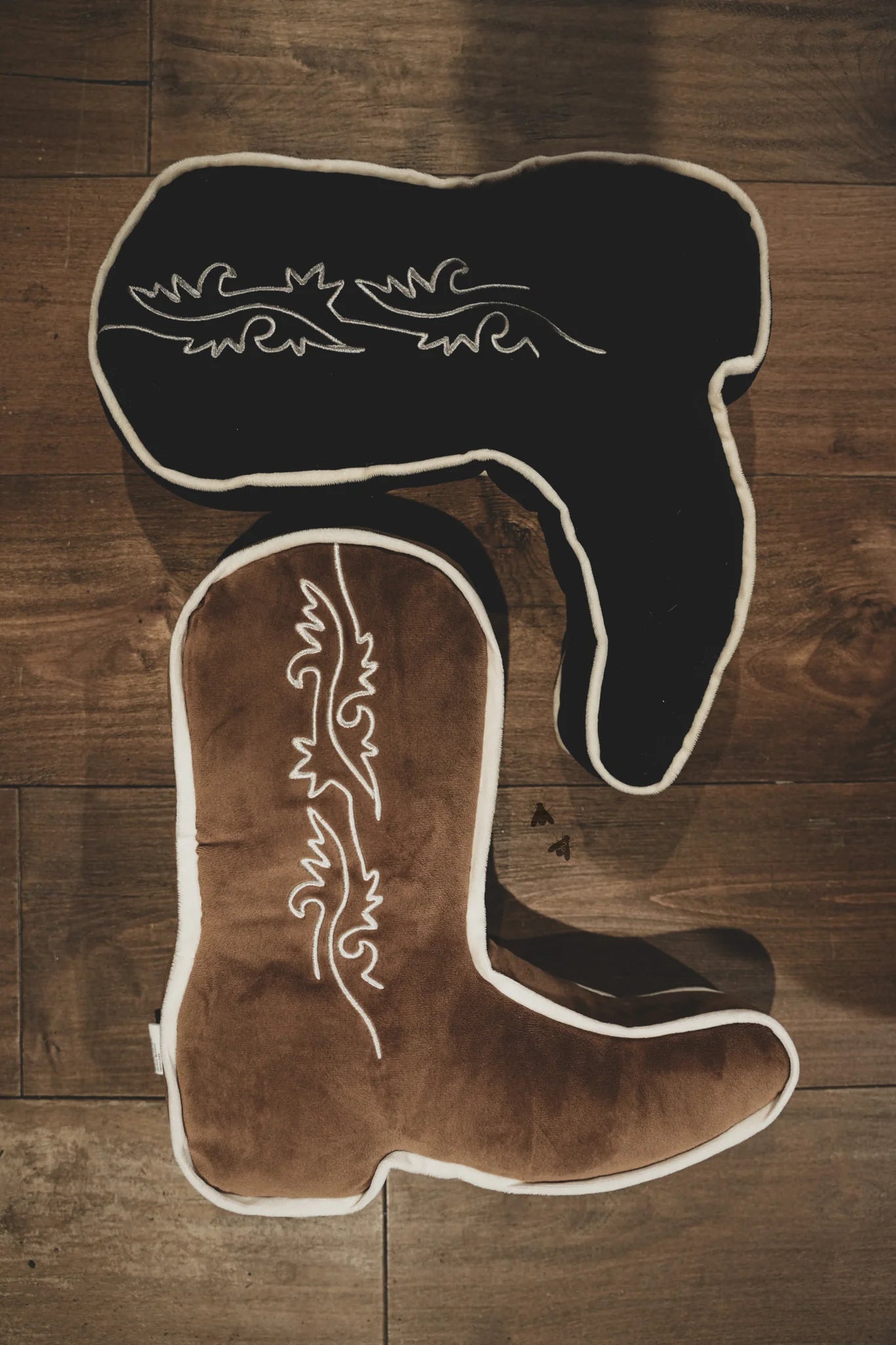 2 Fly Snoozy Boot Pillow * Tan