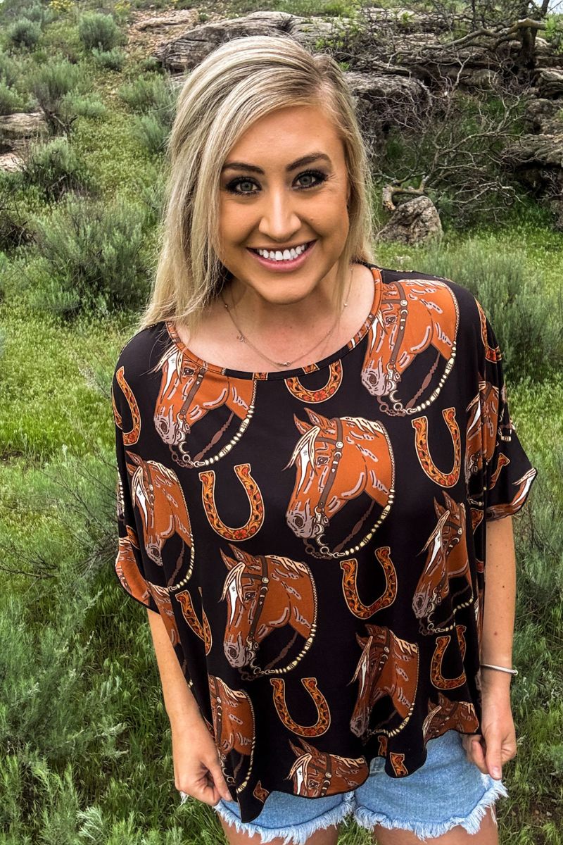 Lucky Horse Shoe Top