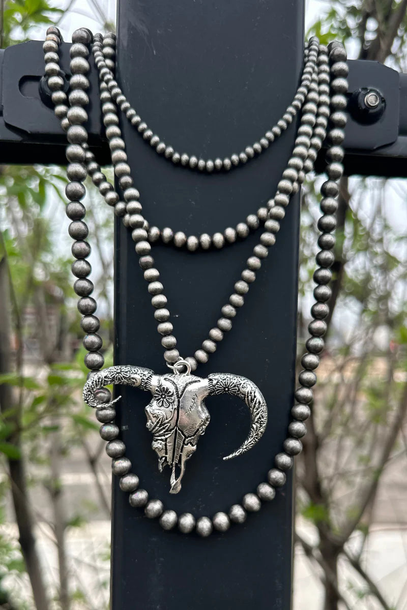 WILD AND WESTERN SKULL NECKLACE