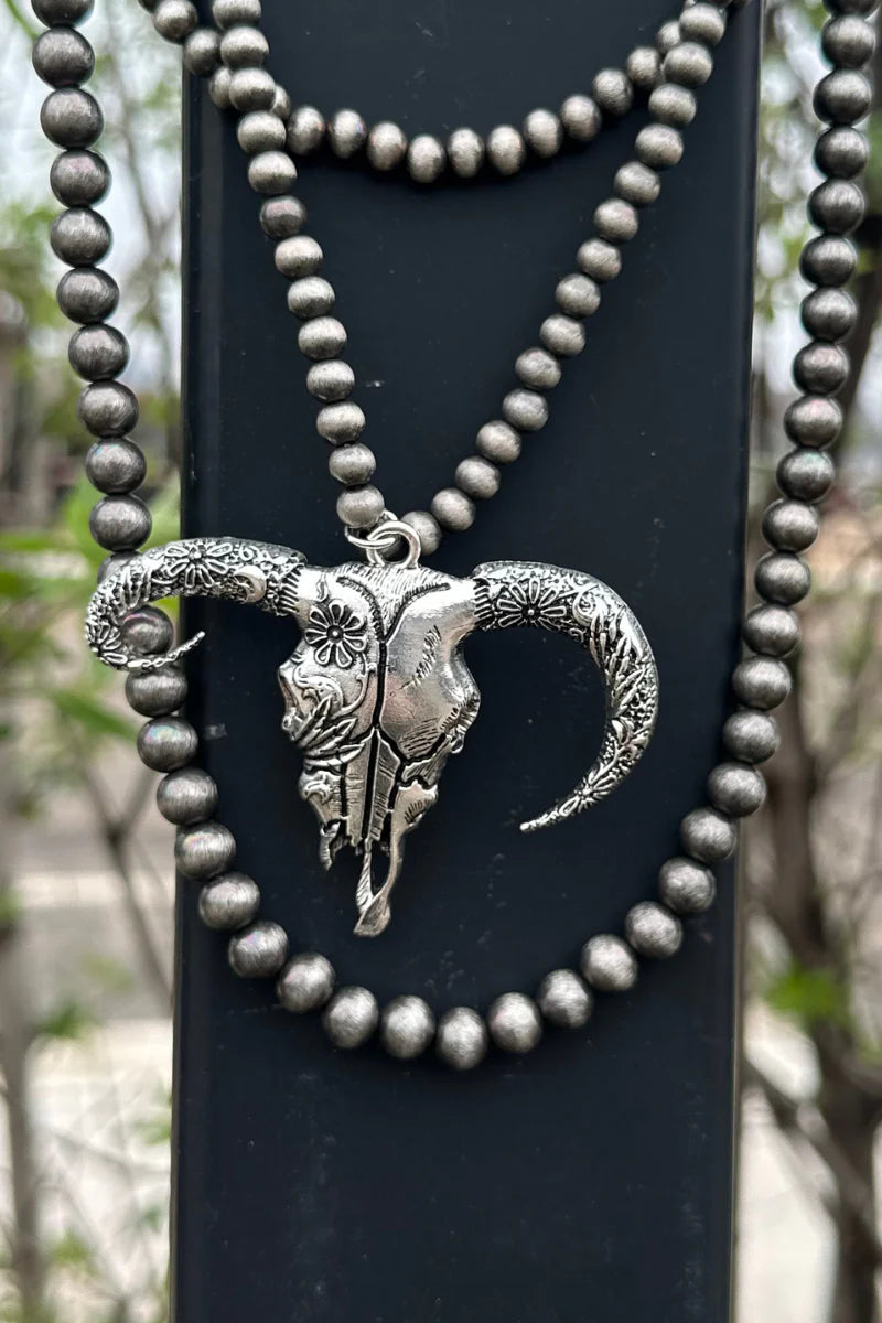 WILD AND WESTERN SKULL NECKLACE