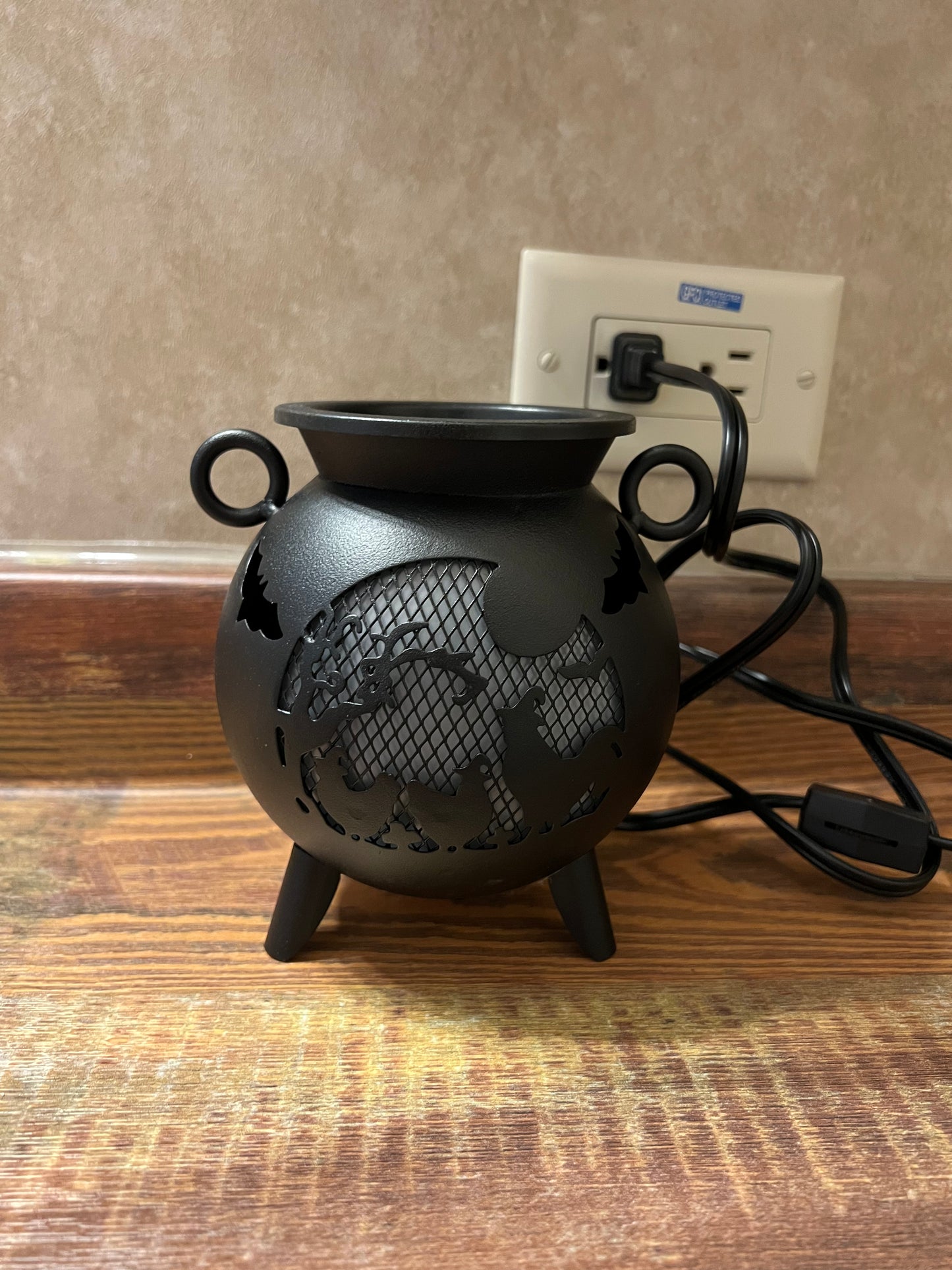 Farm House Cauldron Wax Melt Warmer with chickens