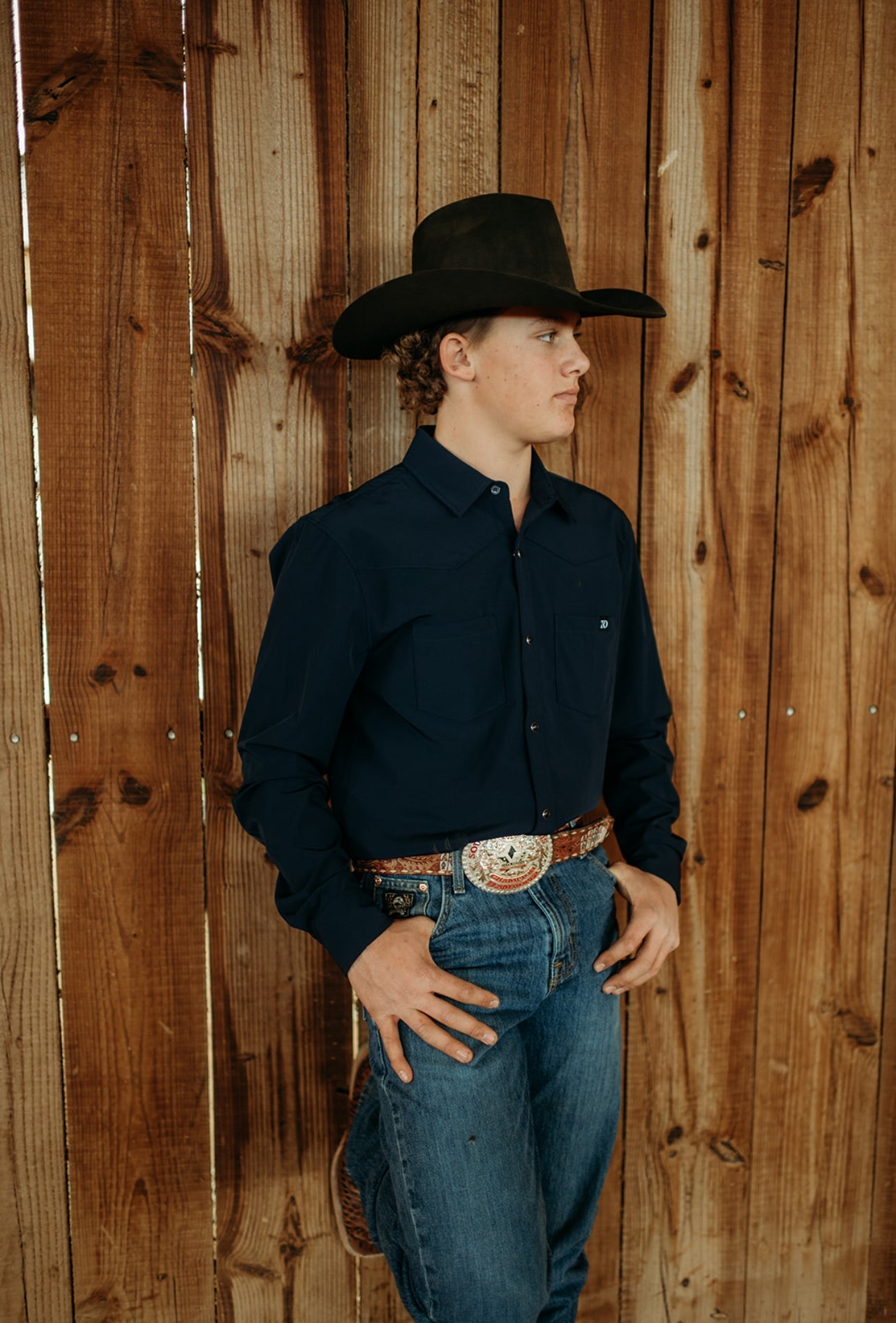 NAVY MEN'S BREEZE PERFORMANCE SHIRT