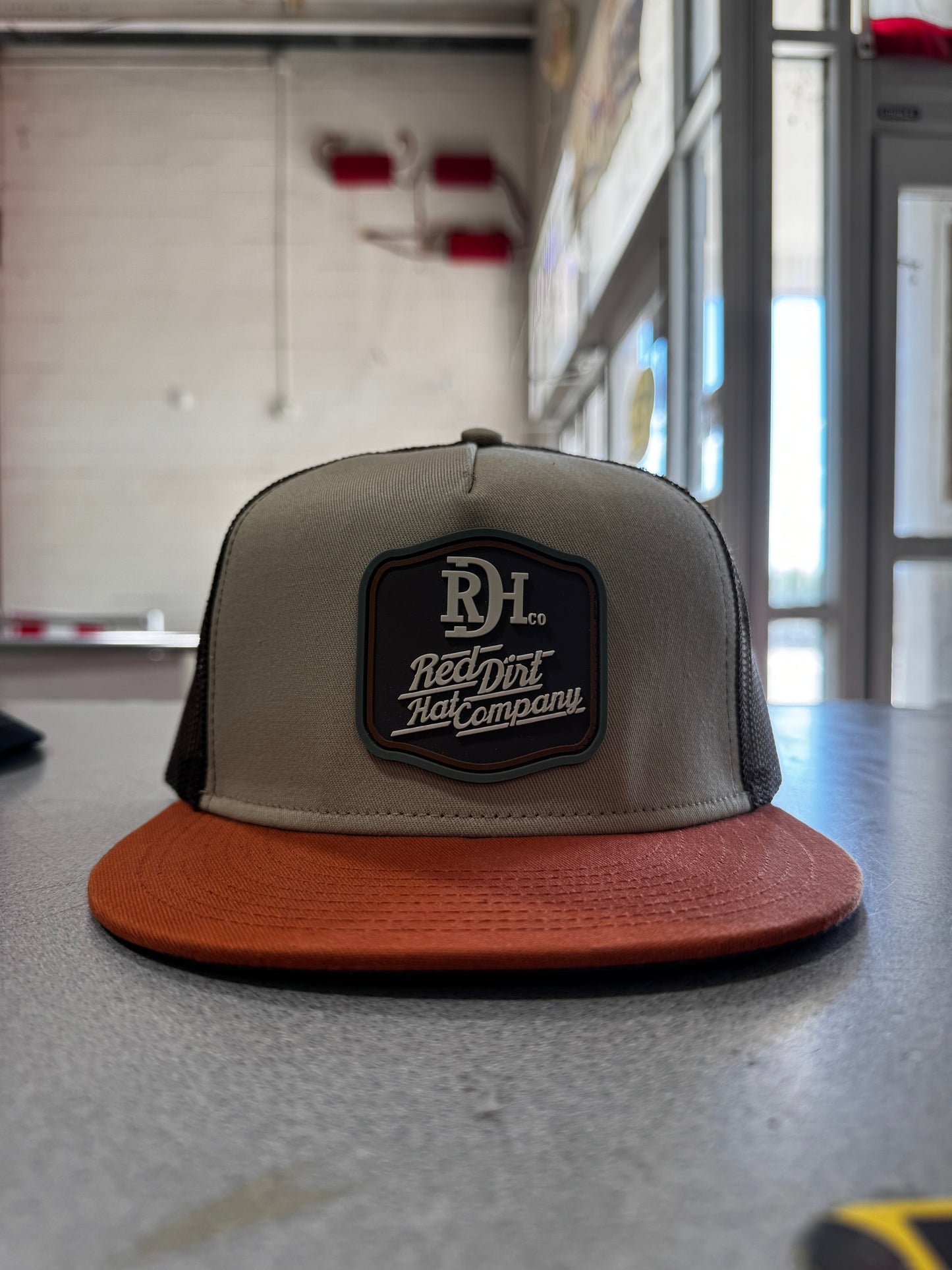 BACK COUNTRY BRANDED ORANGE/BROWN-RED DIRT HAT