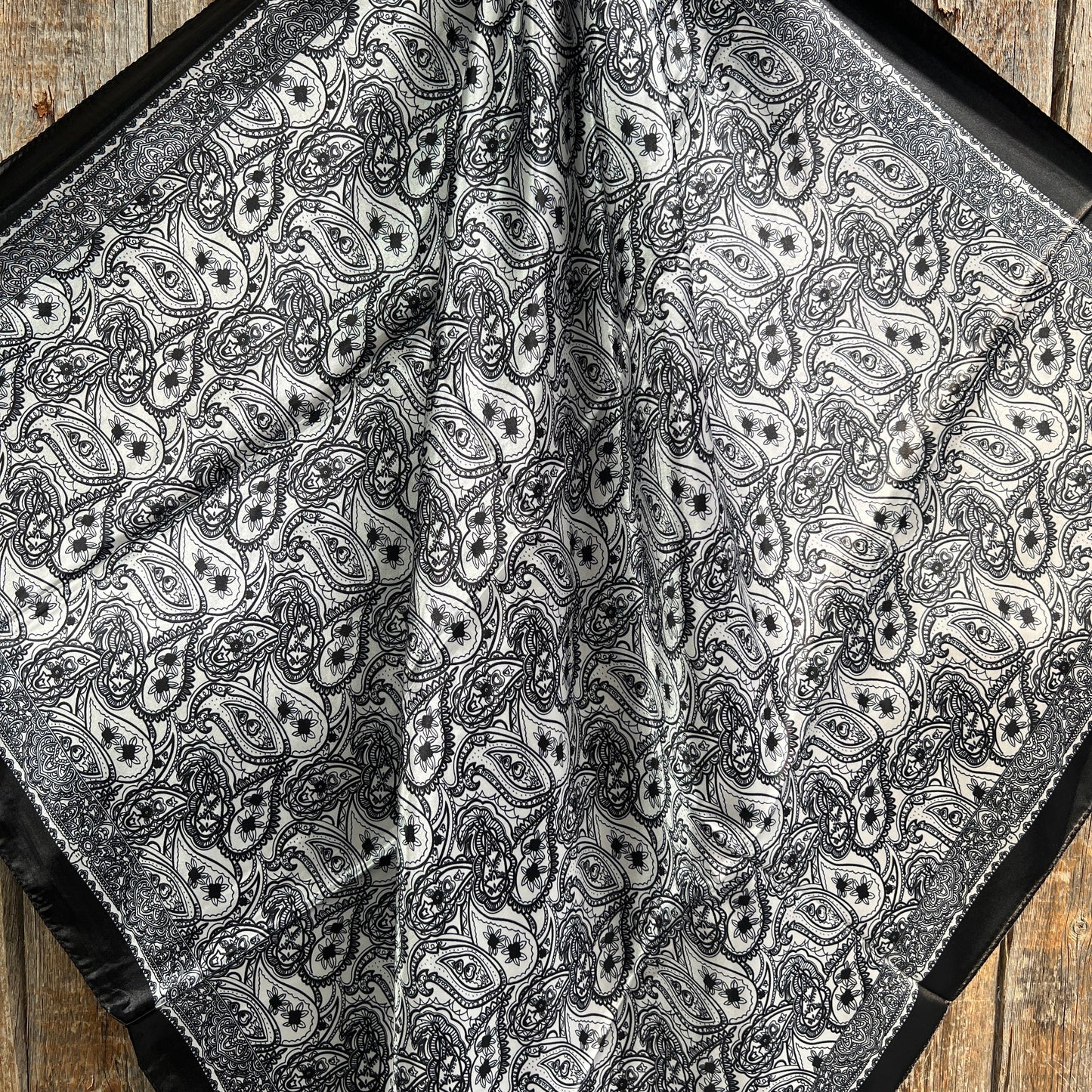 35X35" Black & White Paisley Wild Rag / Scarf WR3401