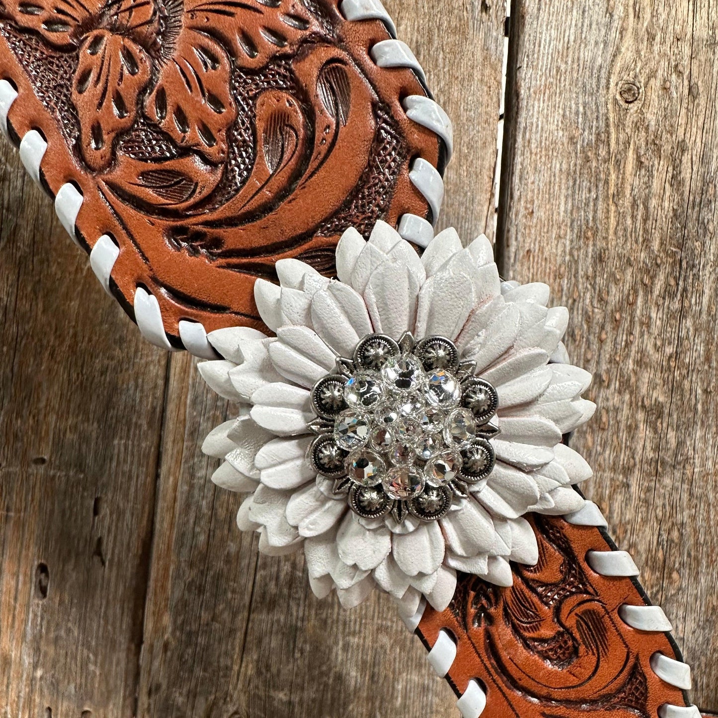 Light Oil Whipstitch White Daisy One Ear/ Breastcollar Tack Set #OEBC519