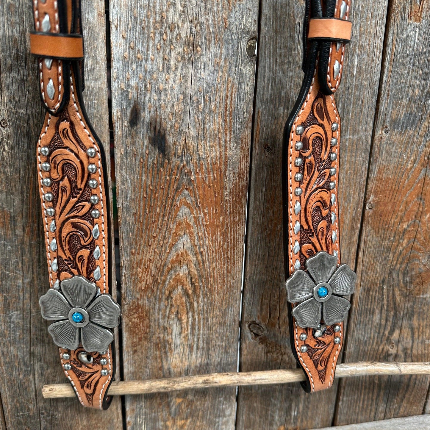 Silver Buckstitch and Flower One Ear / Breastcollar Tack Set #OEBC537