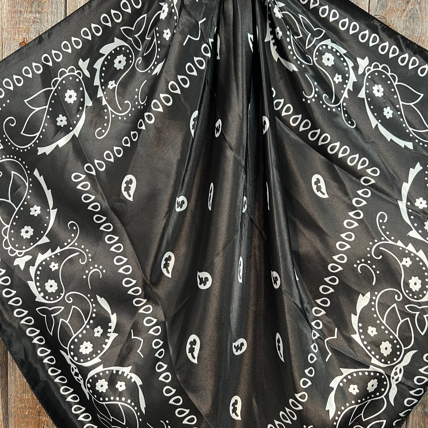 35X35" Black & White Paisley Wild Rag / Scarf WR3411