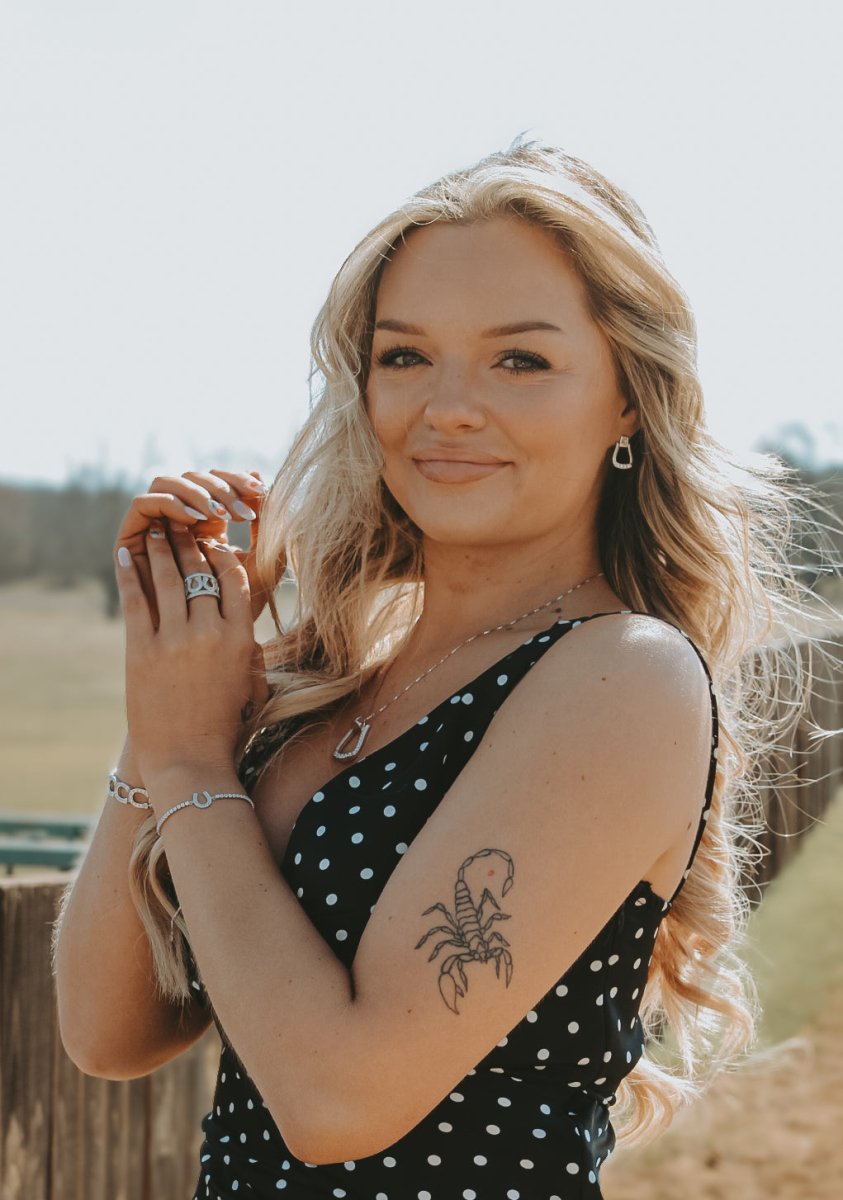 Cowgirl Luxe All-Around Horseshoe Ring