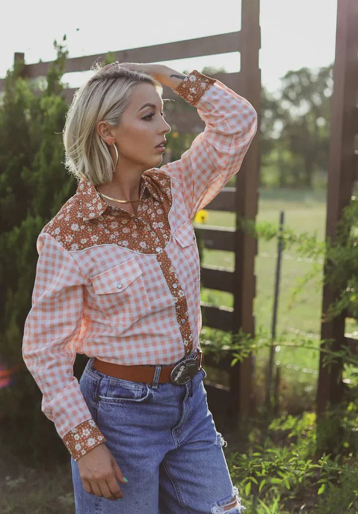Howdy Hanny Ditzy Daisy Long Sleeve Pearl Snap Shirt - Large available