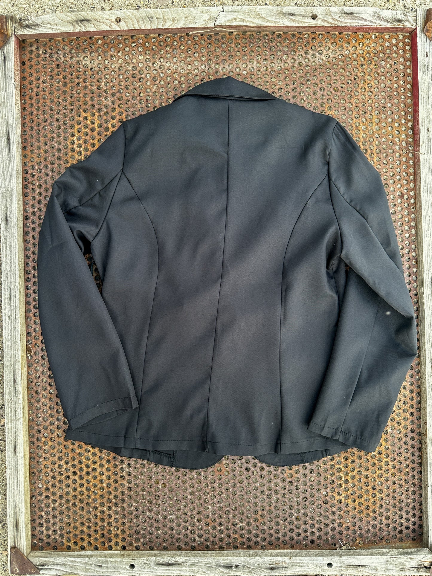 Arrow hand tooled lapel blazer in black