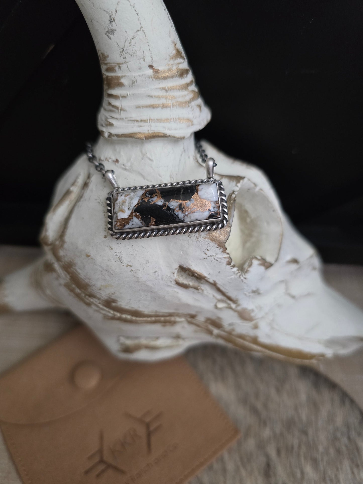 THE AUGUSTINE LARGO WHITE BUFFALO AND BRONZE LARGE BAR NECKLACE