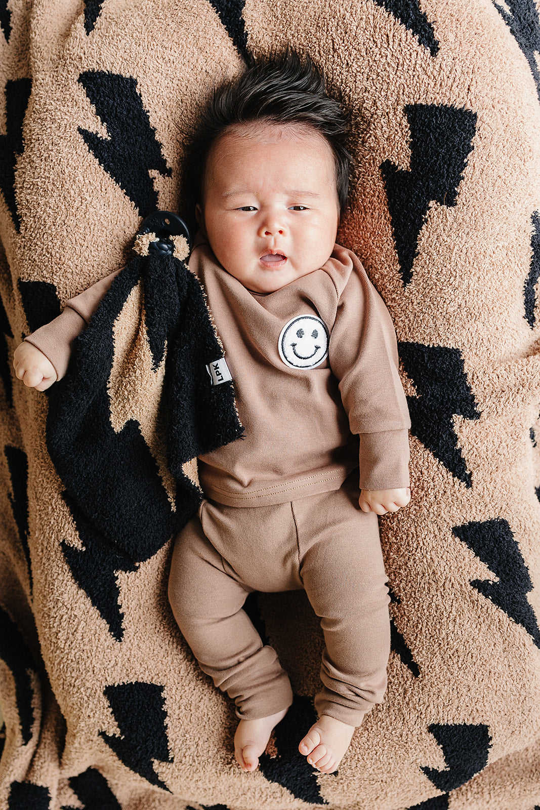 Lightning Bolt Fuzzy Blanket | Mocha