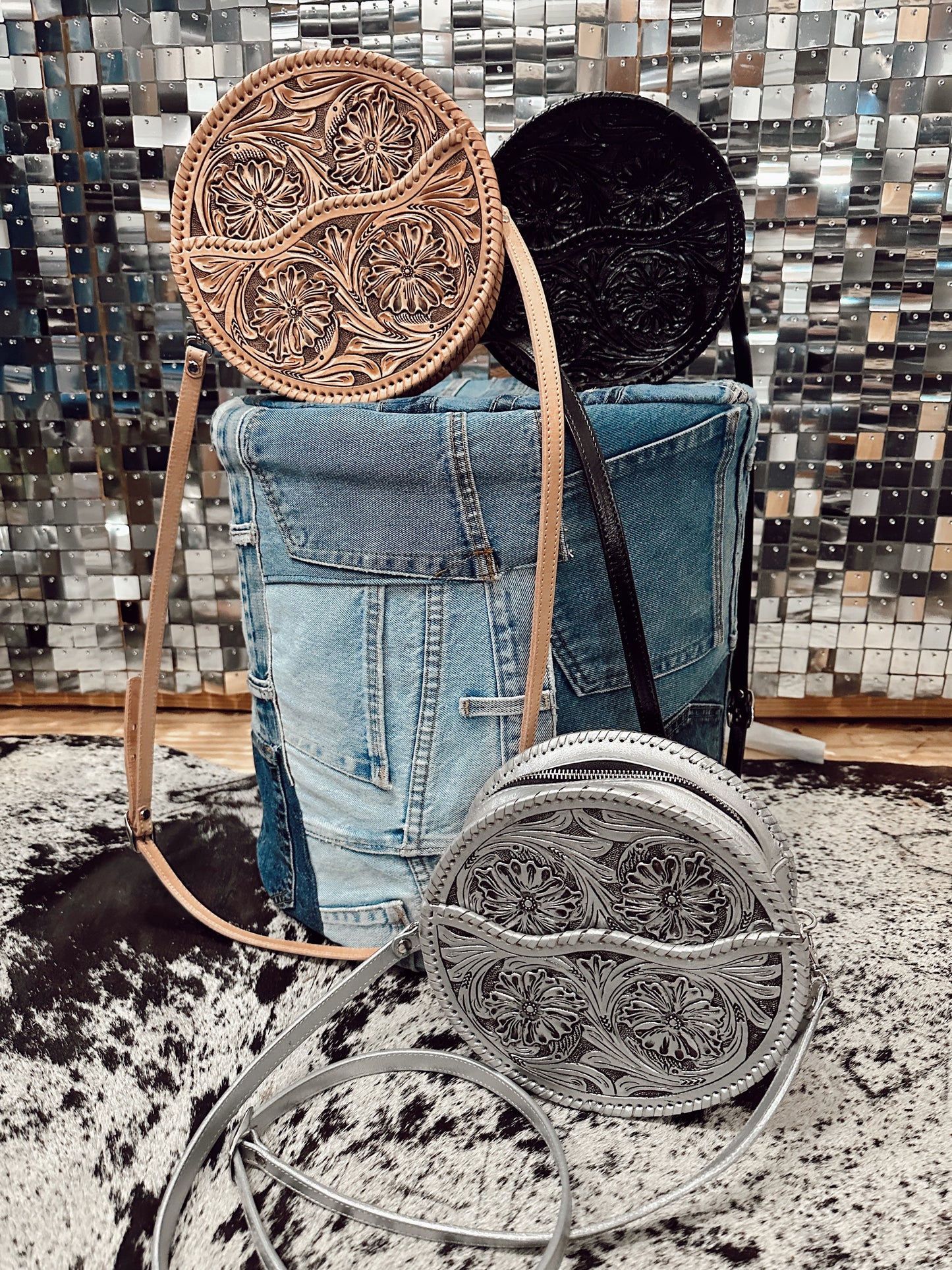 The Que Chula Redondo Leather Tooled Purse {6 Colors}