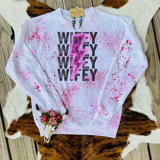 Wifey Bolt Distressed