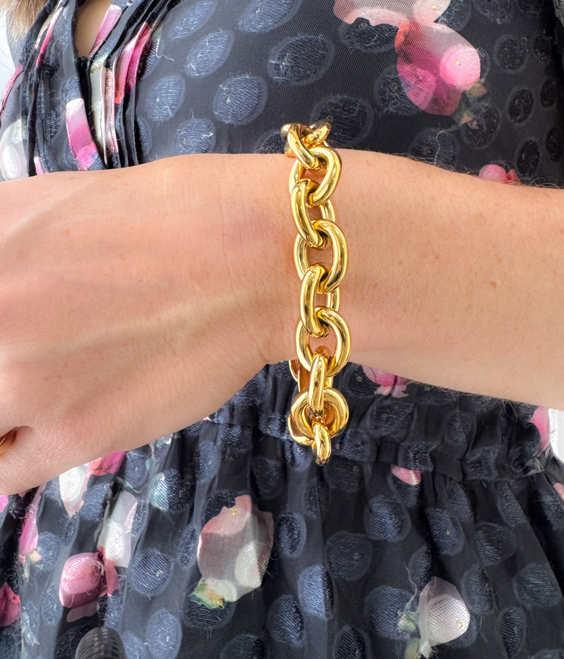 Liv Large Chain Bracelet in Gold