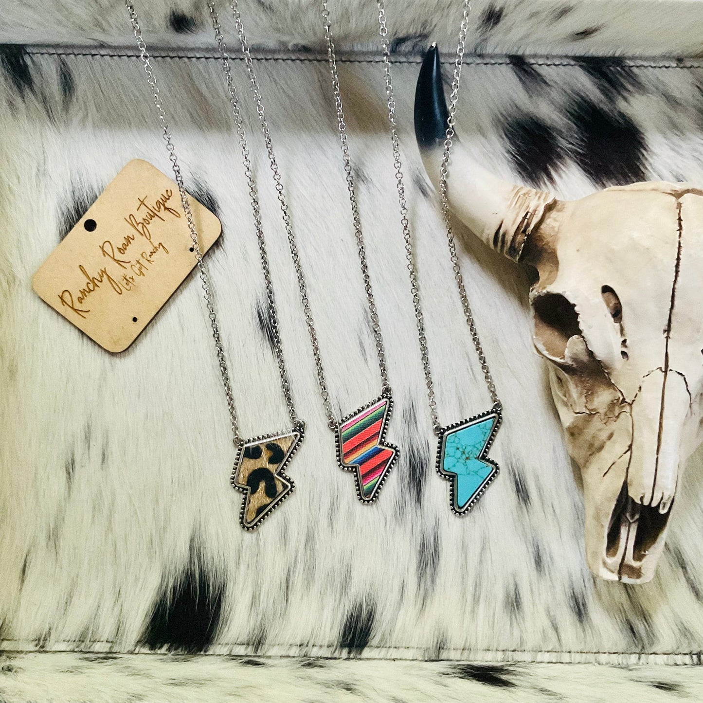 Patterned Lightning Design Turquoise Necklace Set
