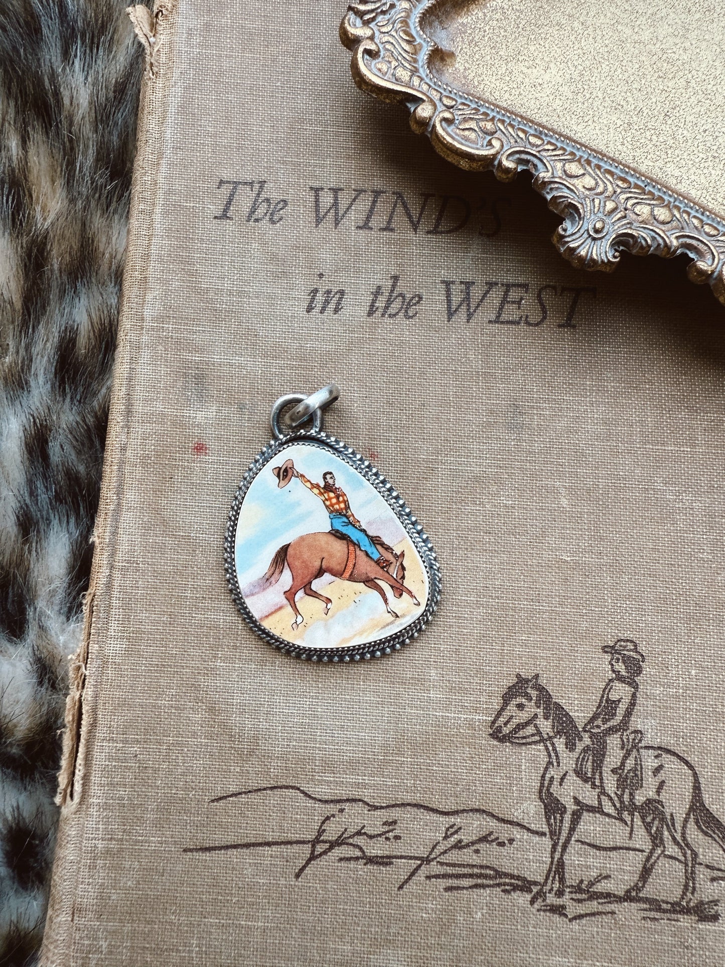 The Lenny Pendant