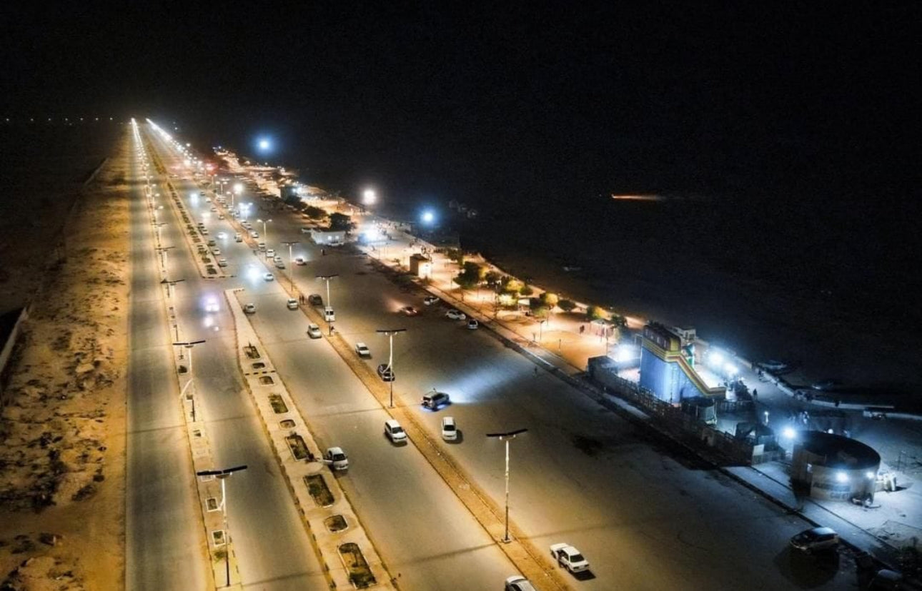 2400w Self Cleaning Solar Street Light Diecast Aluminum