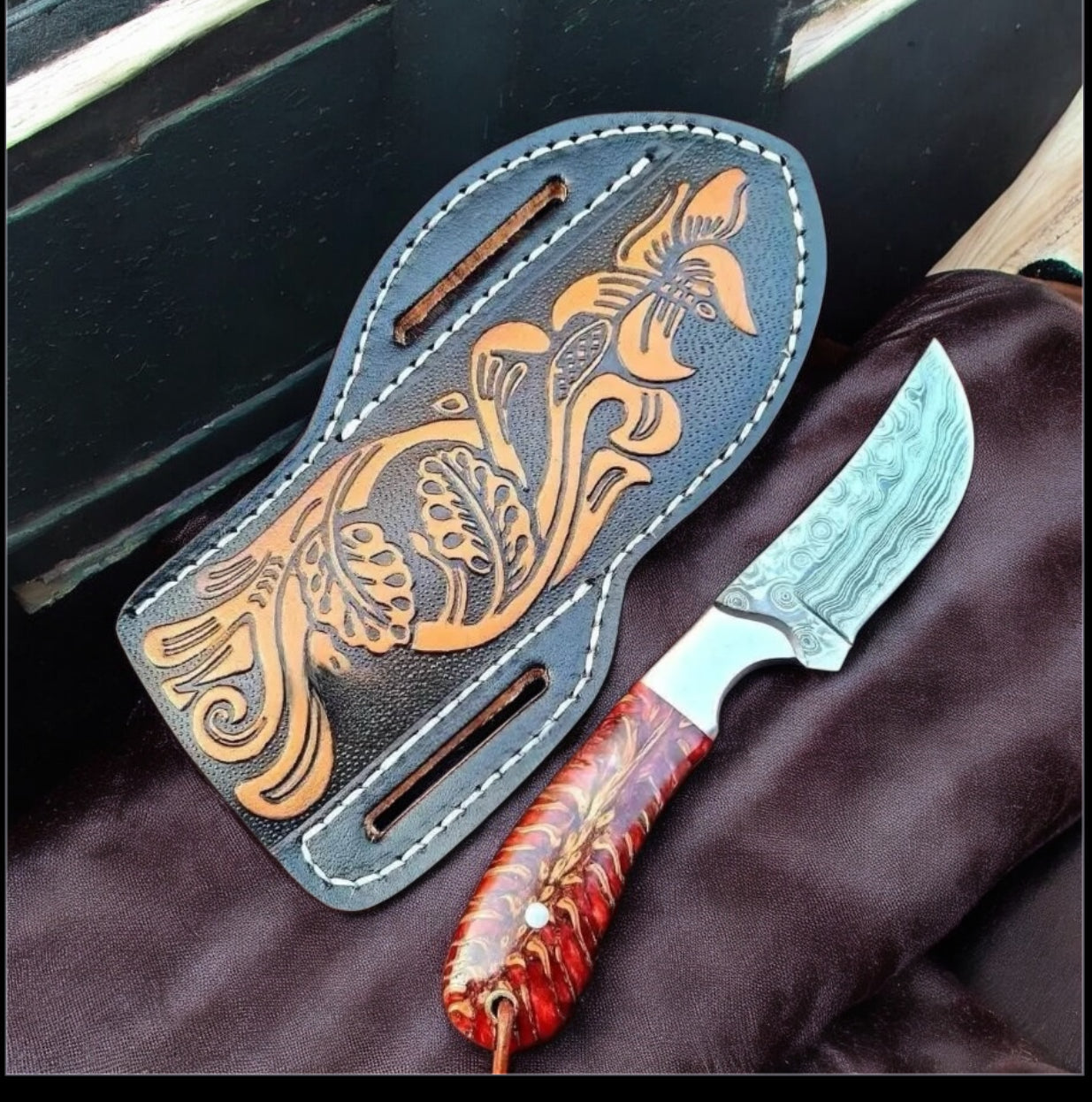 Handcrafted Damascus Steel Western Belt Knife with Leather Case - 7.5"