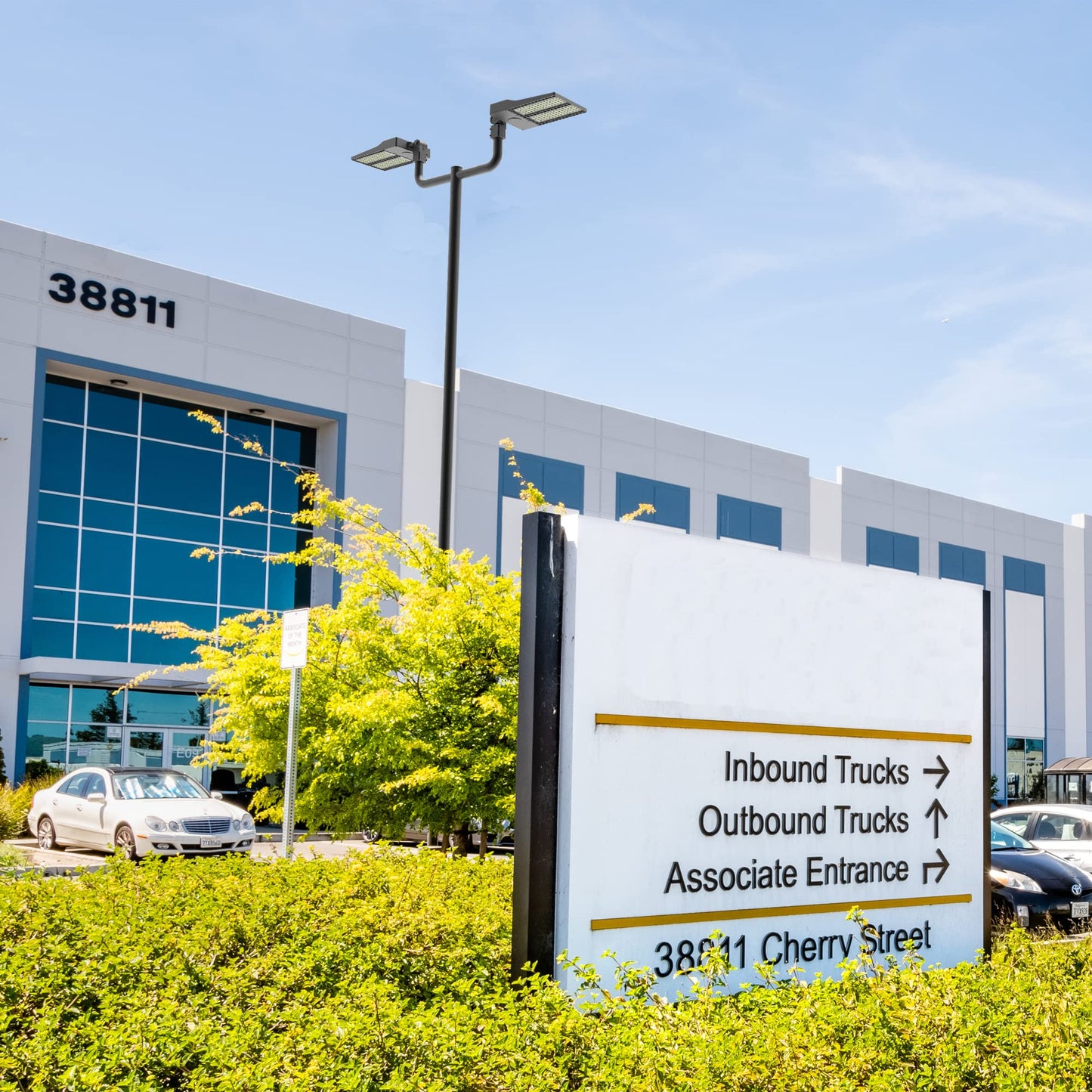 11,000W Aluminum Frame Solar Street Lights Outdoor Motion Sensor, Dusk to Dawn 200000LM with Remote Control