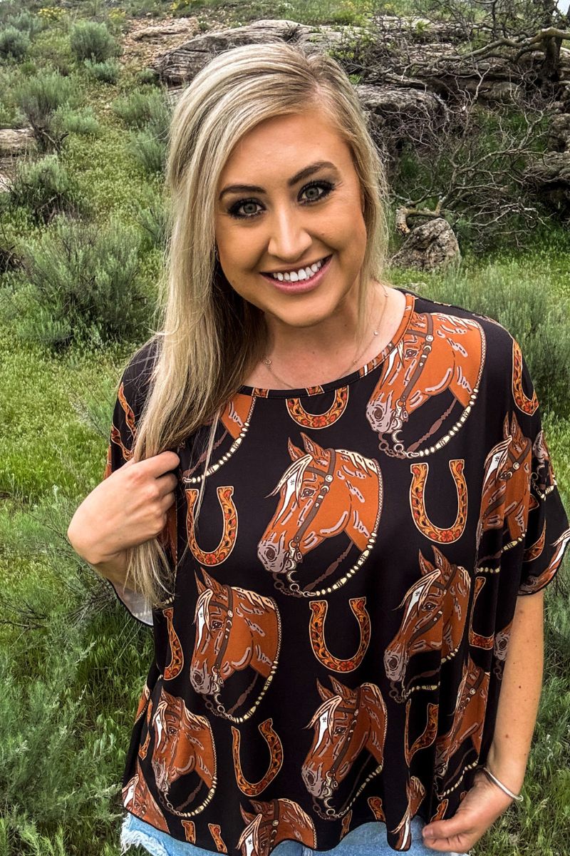 Lucky Horse Shoe Top