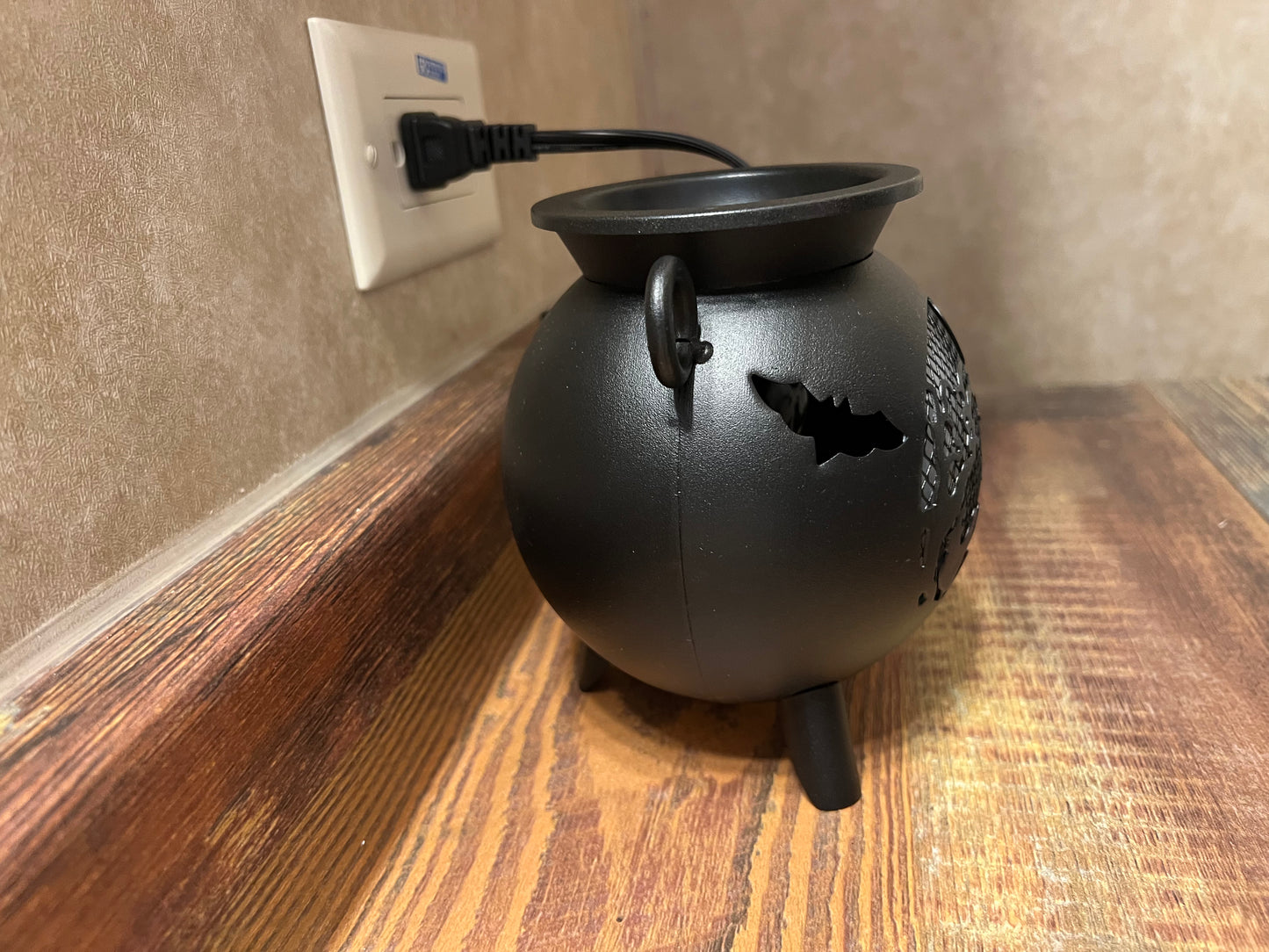 Farm House  Cauldron Wax Melt Warmer with chickens