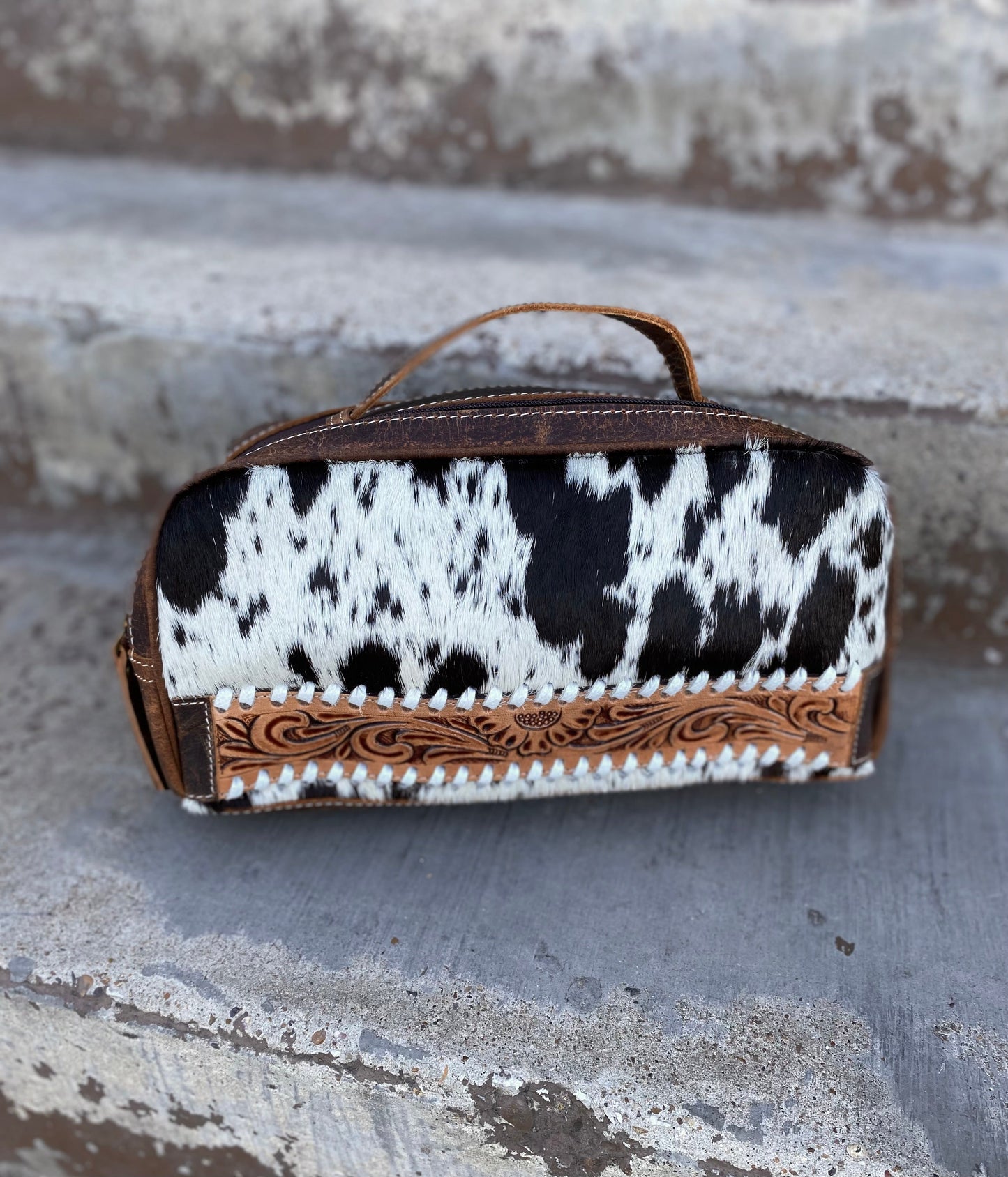 CRAZY HORSE COWHIDE TOILETRY BAG