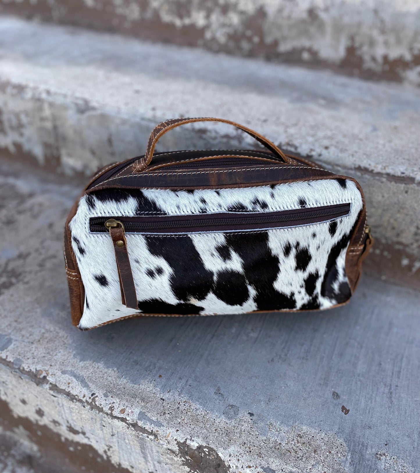 CRAZY HORSE COWHIDE TOILETRY BAG