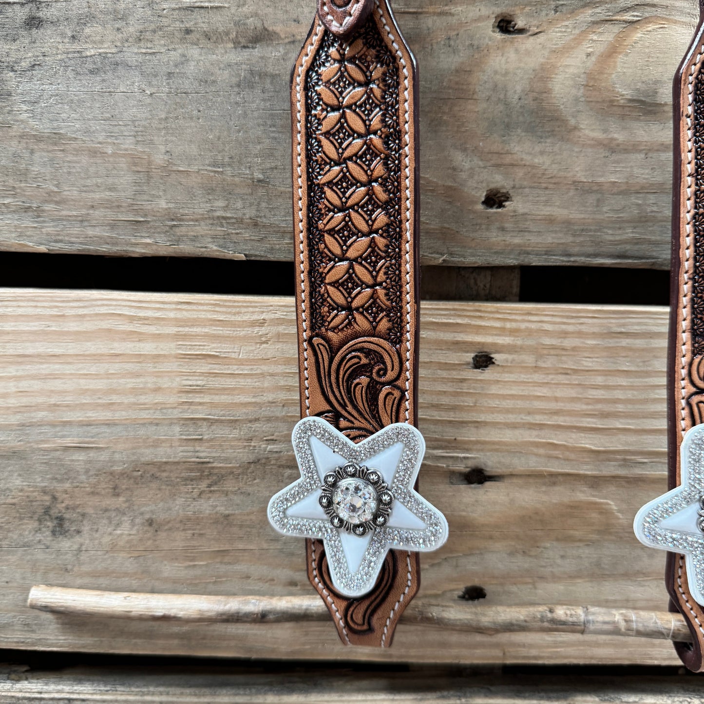 Light Oil Honeycomb Clear and Stars One Ear / Breastcollar Tack Set #OEBC657