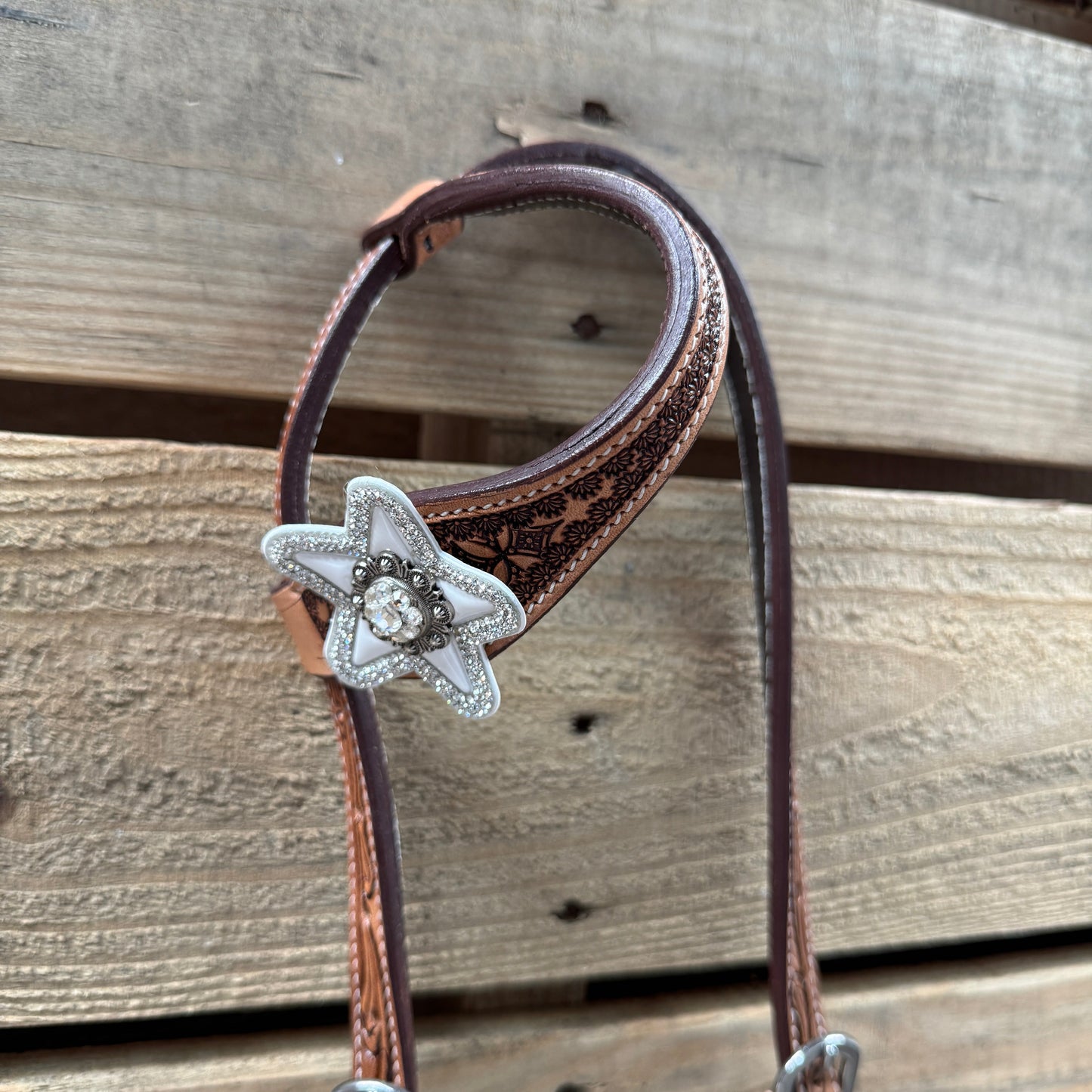 Light Oil Honeycomb Clear and Stars One Ear / Breastcollar Tack Set #OEBC657