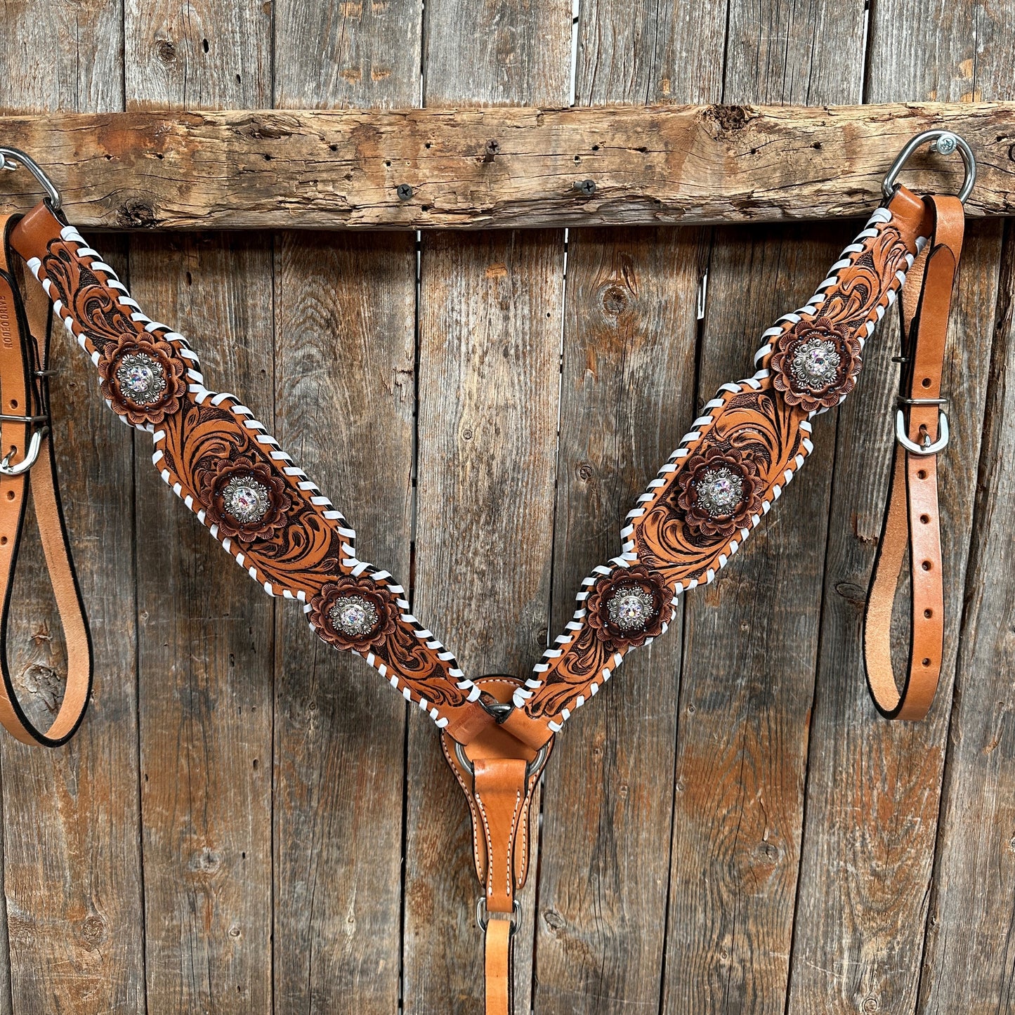 Light Oil Whipstitch Clear and Rosettes One Ear/ Breastcollar Tack Set #OEBC576