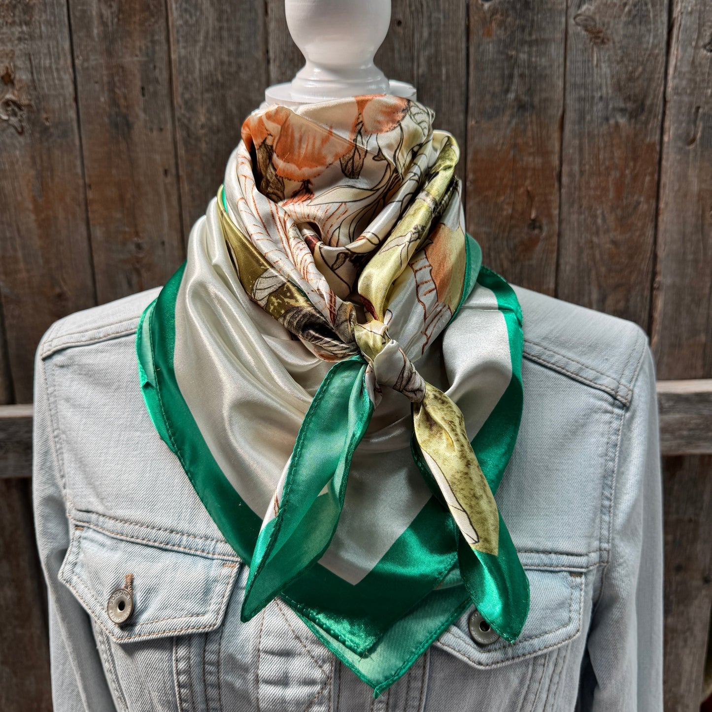 35X35" Green and White Floral Wild Rag / Scarf WR3436