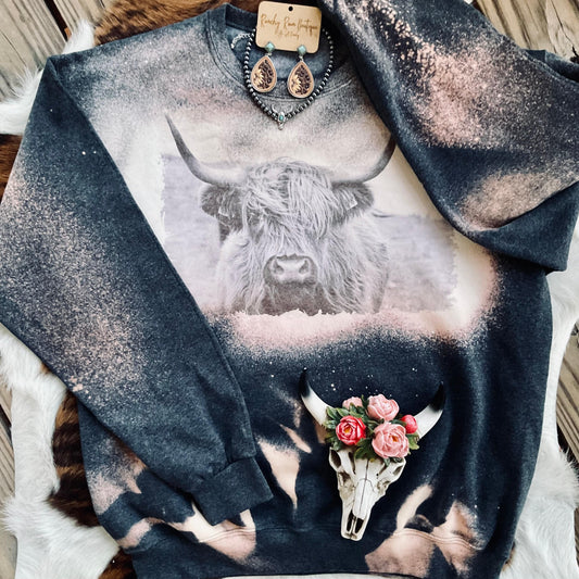 Highland Cow Graphic Sweatshirt