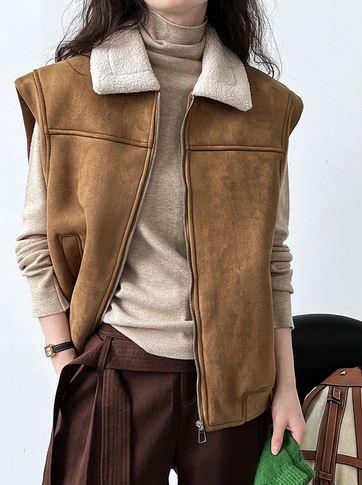 Desert Breeze Sleeveless Lambs Wool Vest for Cowgirl Style - Warm & Stylish