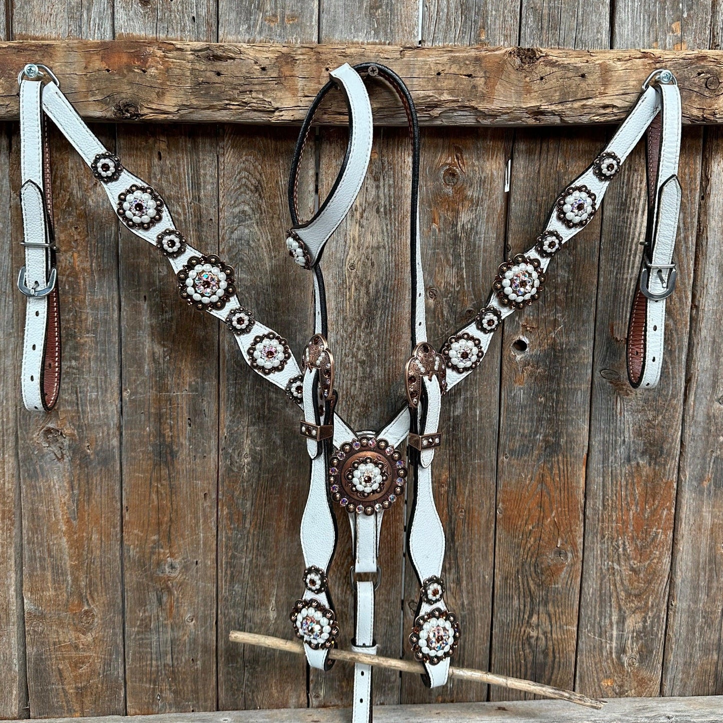 White Pearl One Ear/ Breastcollar Tack Set #OEBC520
