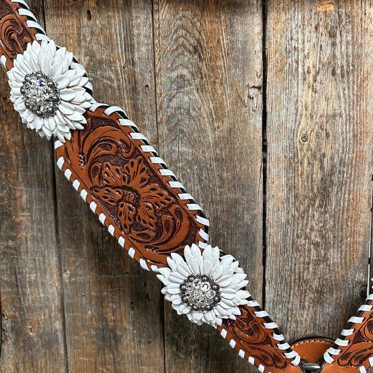 Light Oil Whipstitch White Daisy One Ear/ Breastcollar Tack Set #OEBC519