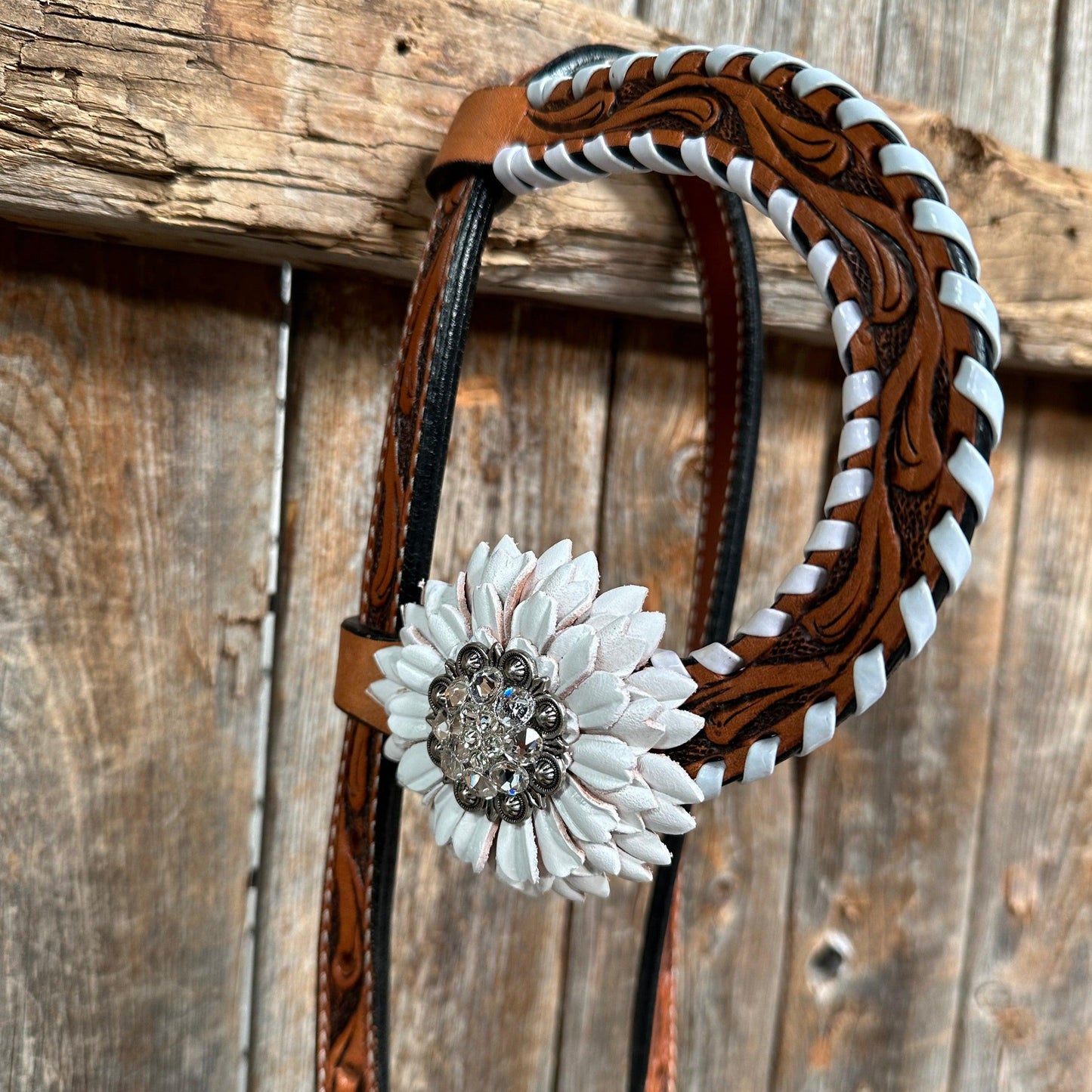 Light Oil Whipstitch White Daisy One Ear/ Breastcollar Tack Set #OEBC519