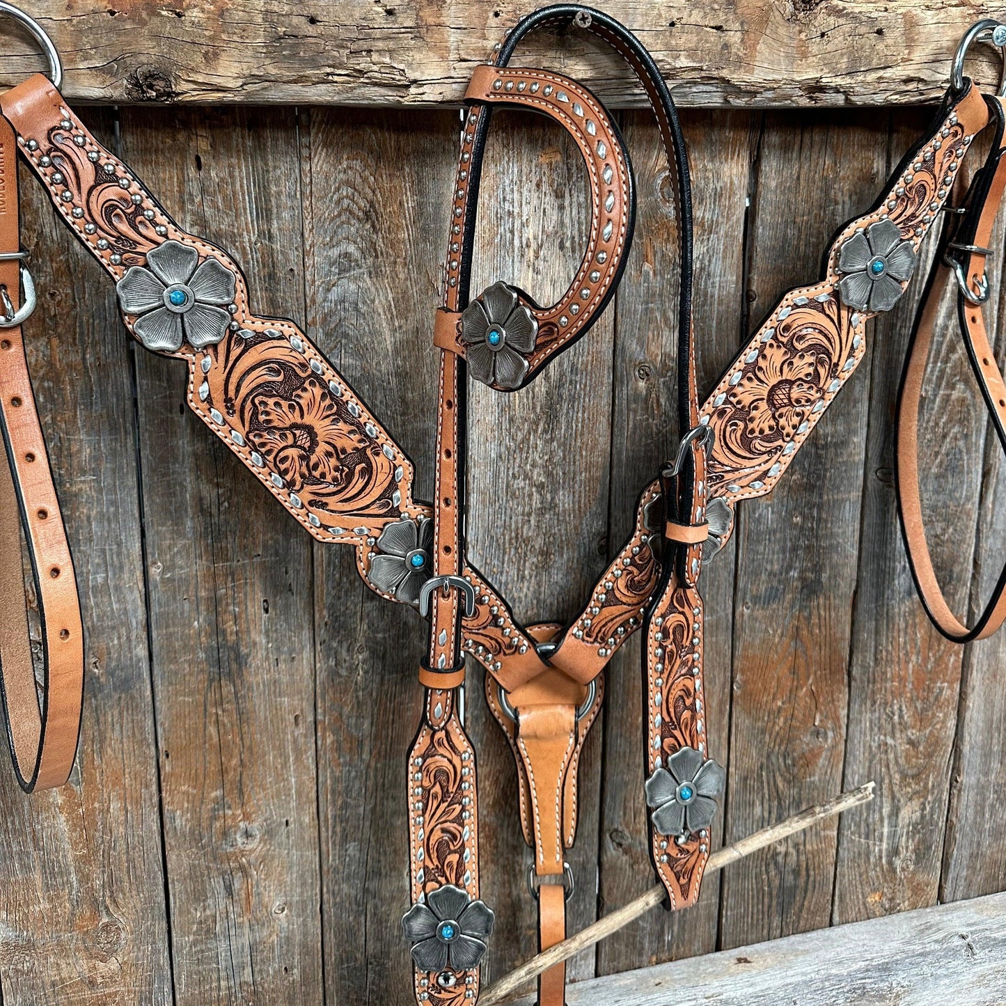 Silver Buckstitch and Flower One Ear / Breastcollar Tack Set #OEBC537