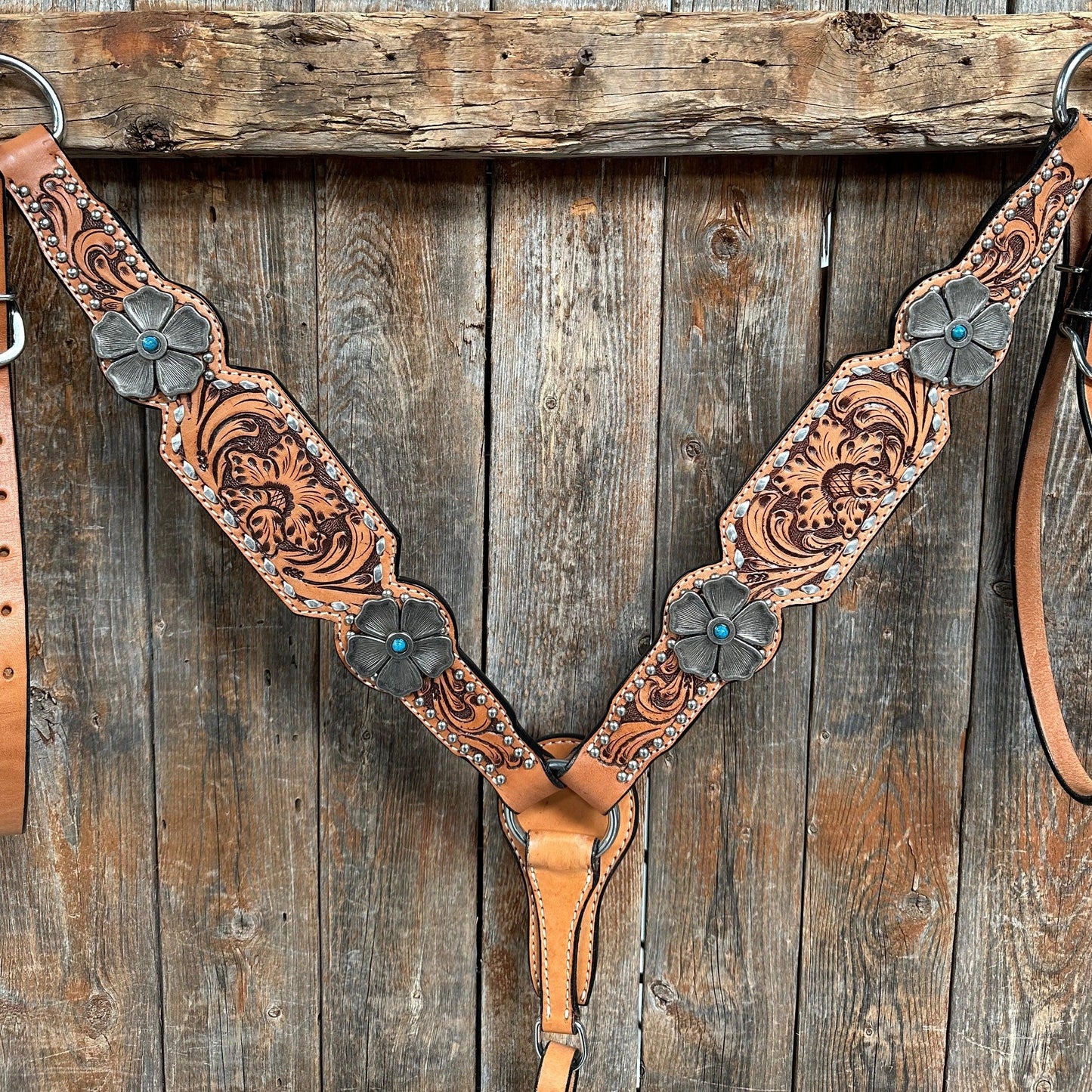 Silver Buckstitch and Flower One Ear / Breastcollar Tack Set #OEBC537