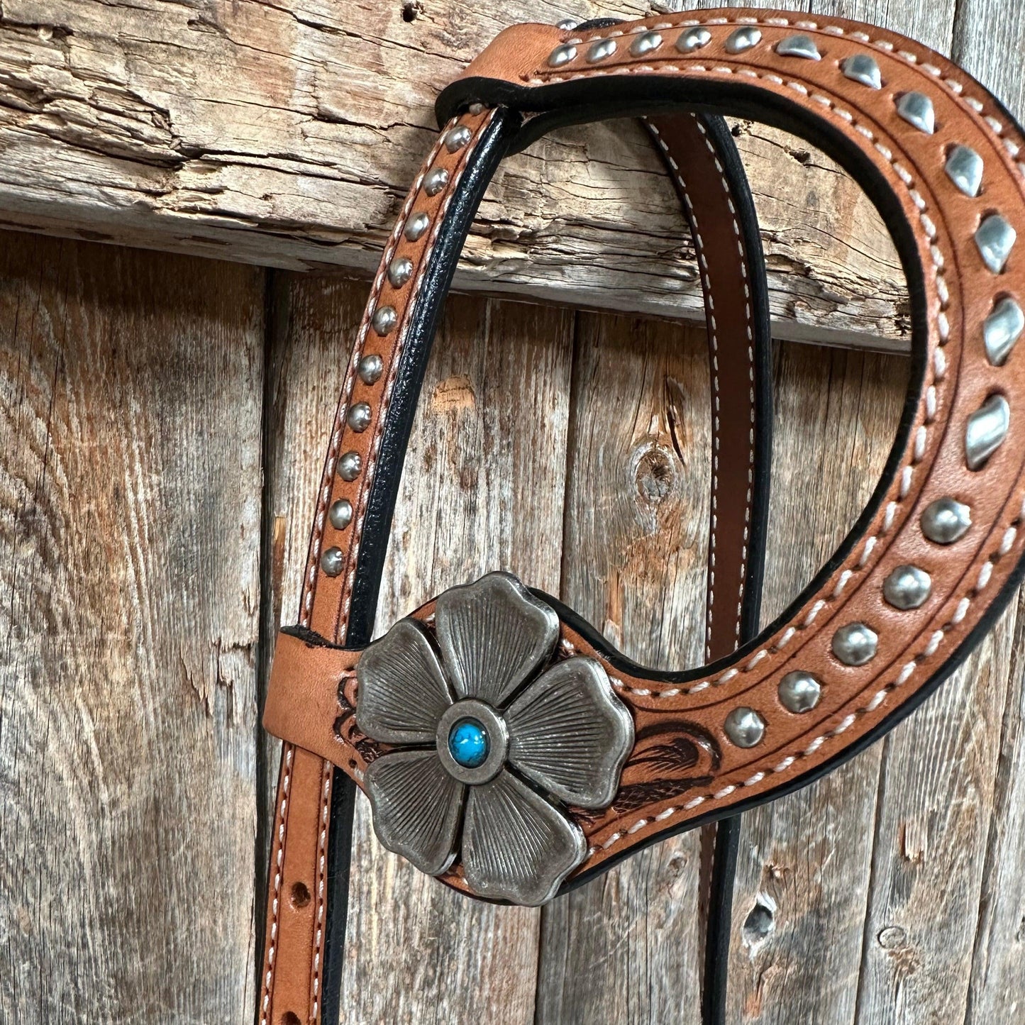 Silver Buckstitch and Flower One Ear / Breastcollar Tack Set #OEBC537