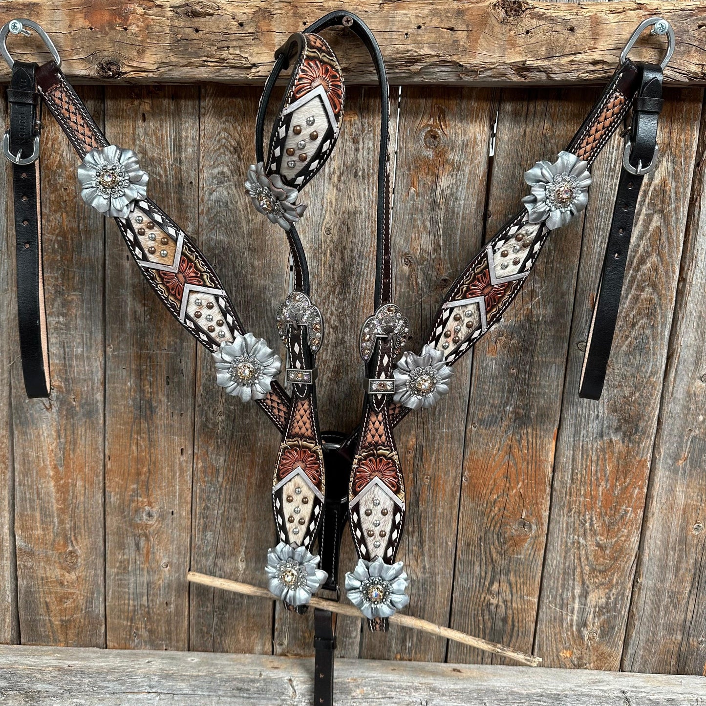 Cowhide Champagne and Silver One Ear/ Breastcollar Tack Set #OEBC556