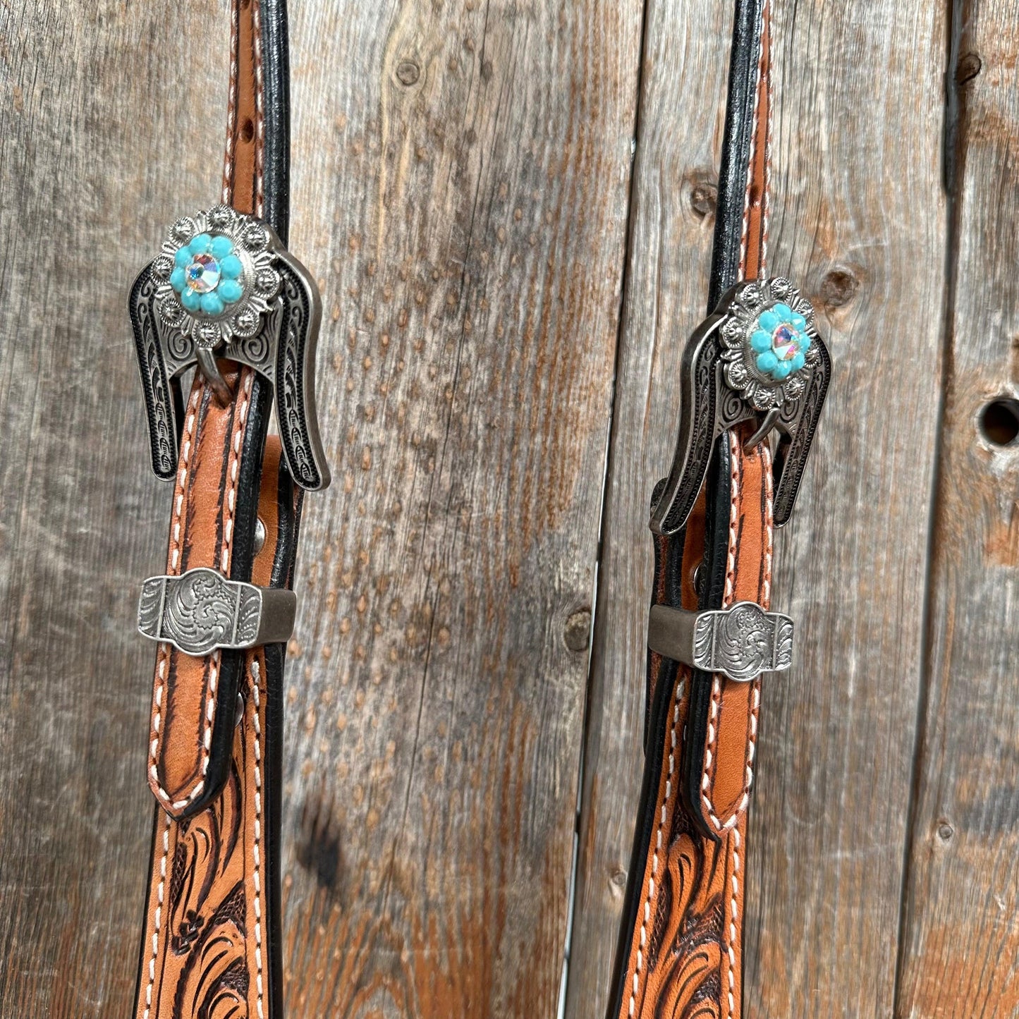 Light Oil Buckaroo Roper Turquoise and AB One Ear & Breastcollar Tack Set #OEBC559
