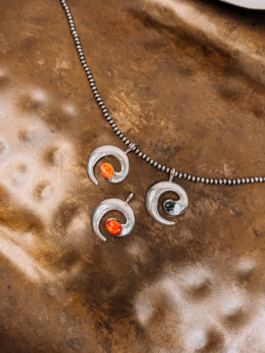 Cowan White Buffalo/Orange Spiny Oyster Necklace Pendant